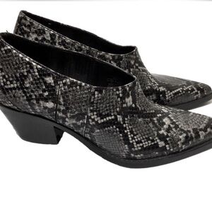 Zara snakeskin print ankle booties. Size 37.
